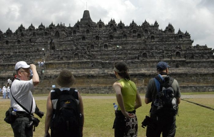 Sehari ke Borobudur Tour dengan Sewa Mobil dan Sopir