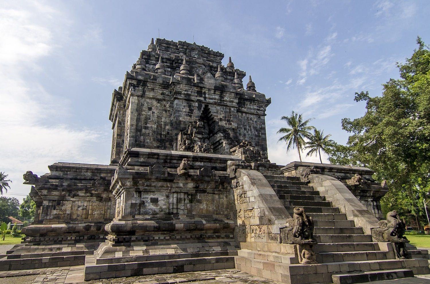 Candi Mendut - Sunrise Borobudur Tour